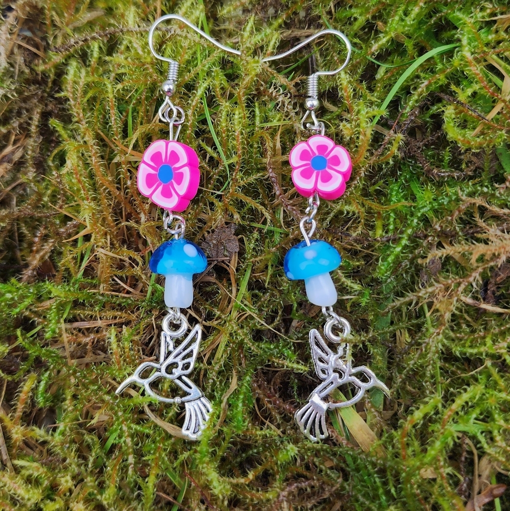 🥳SALE🥳🦙🐦🍄 Spring in the air! Hummingbird mushroom dangle earrings - Picture 11 of 11